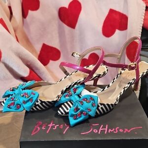 NIB Kitten Heels Betsey Johnson Blue Bow Striped Heels with Pink Straps